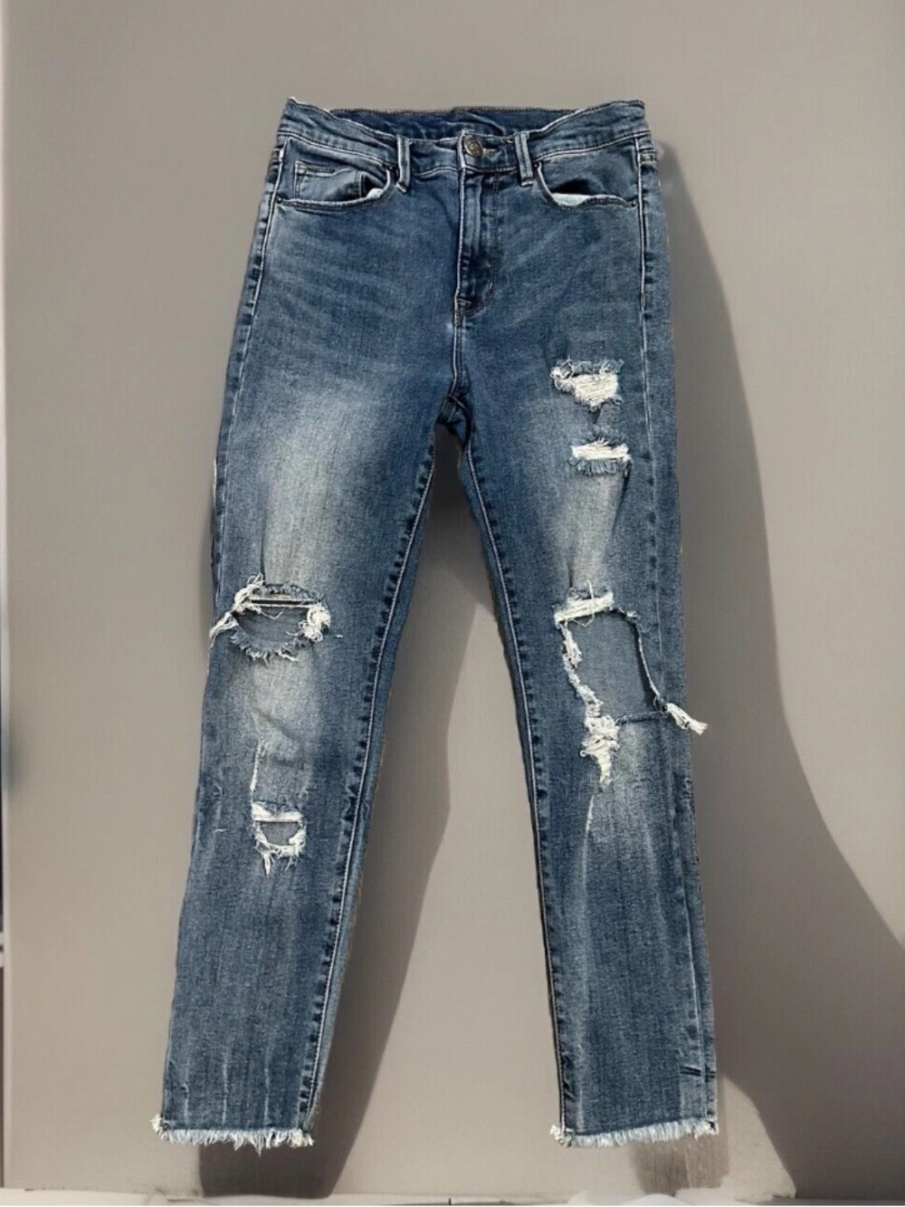 BDG Jeans Crop Twig High Rise Distressed  Size 27 Destroyed Medium Wash Raw Hem